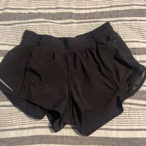 Lululemon Hotty Hot shorts 2.5inch